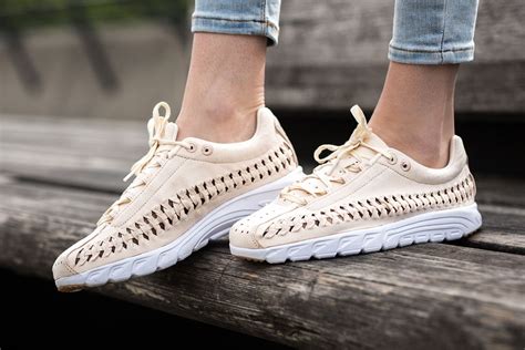 nike mayfly woven women's